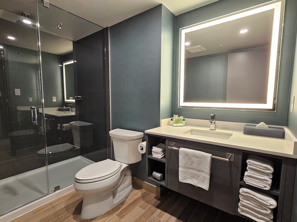 Imperial Hotel and Suites 60/60