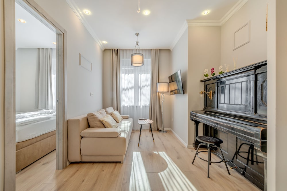 Piano Suites 33/55