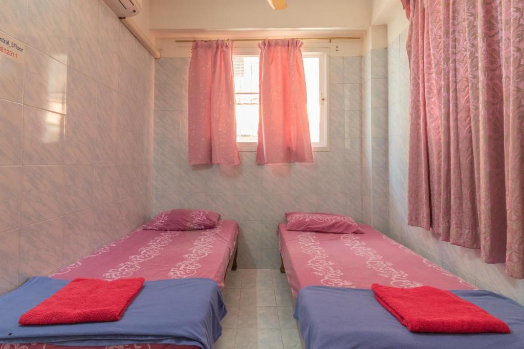 غرفة بسريرين منفصلين بحمام مشترك، New Central Guesthouse 5/6