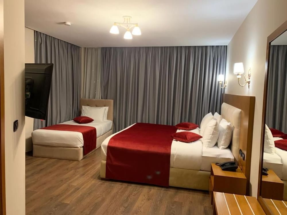 Albanopolis Hotel 29/60