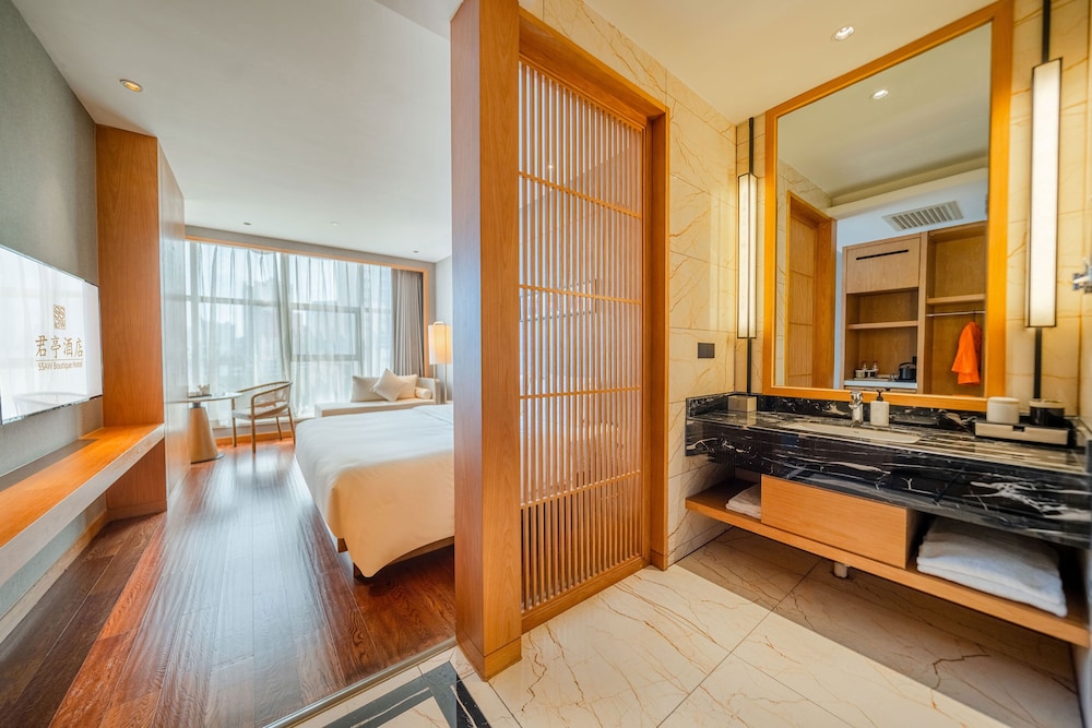 SSAW Boutique hotel Beijing Road & Guiyi Metro Station 48/54