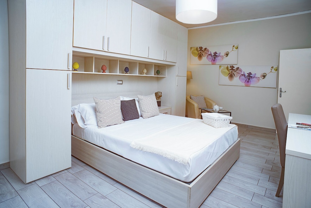 Residenza Flegrea 10/50