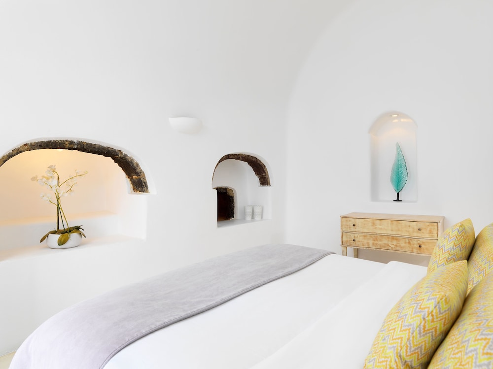 Suite, King Bed, Sofa, Private Infinity Pool