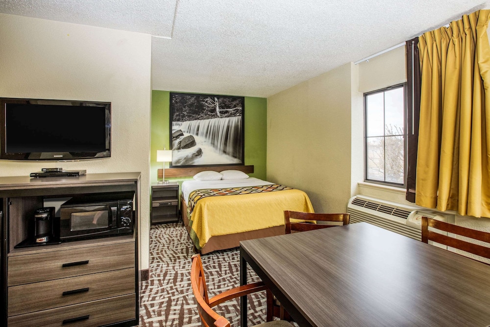Spark by Hilton Wichita East 25/38
