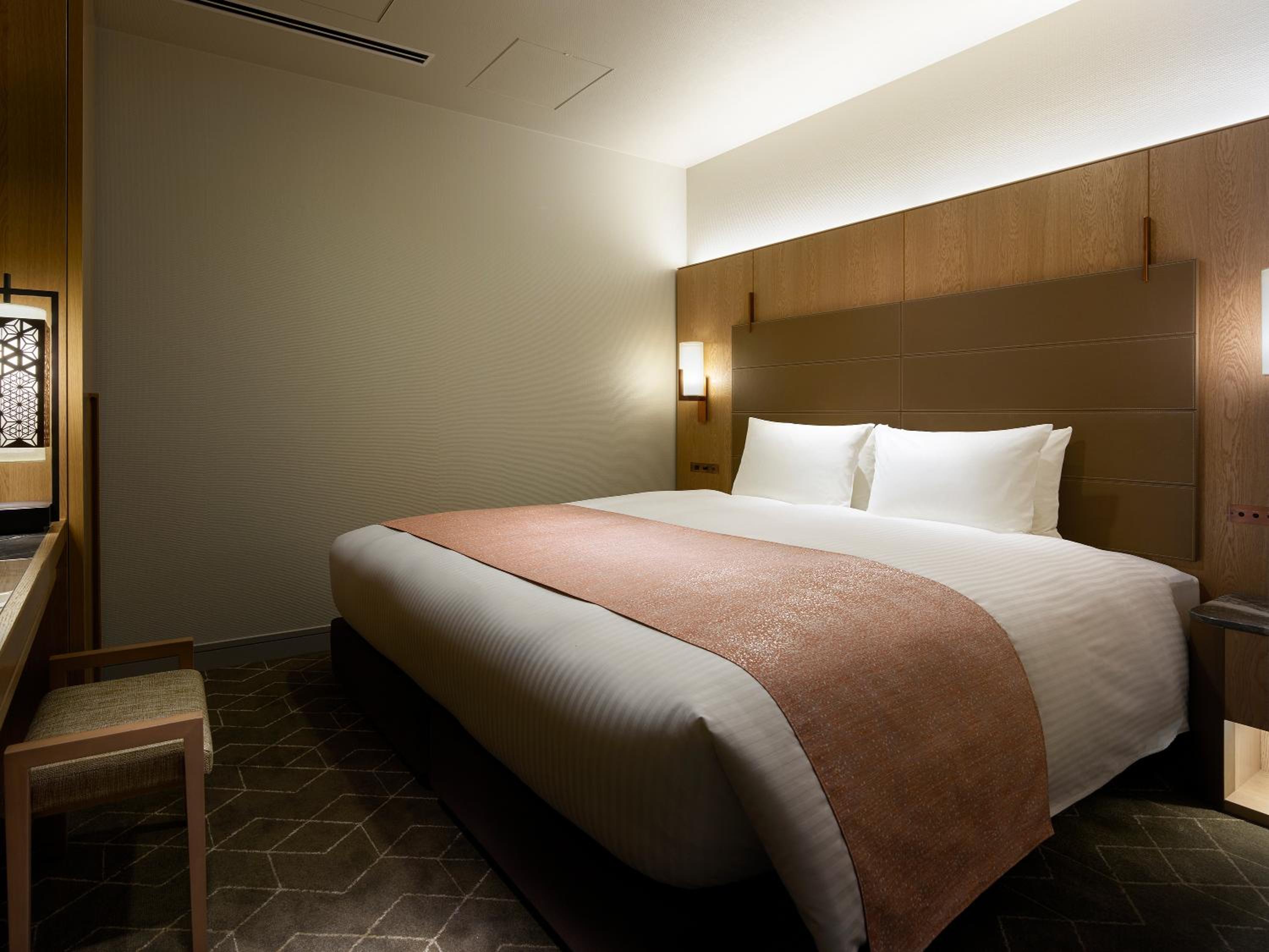DELUXE, KING BED, PATIO VIEW