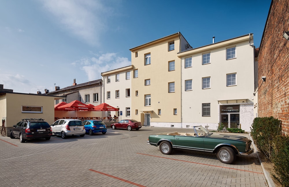 Hotel Nikolas 40/50
