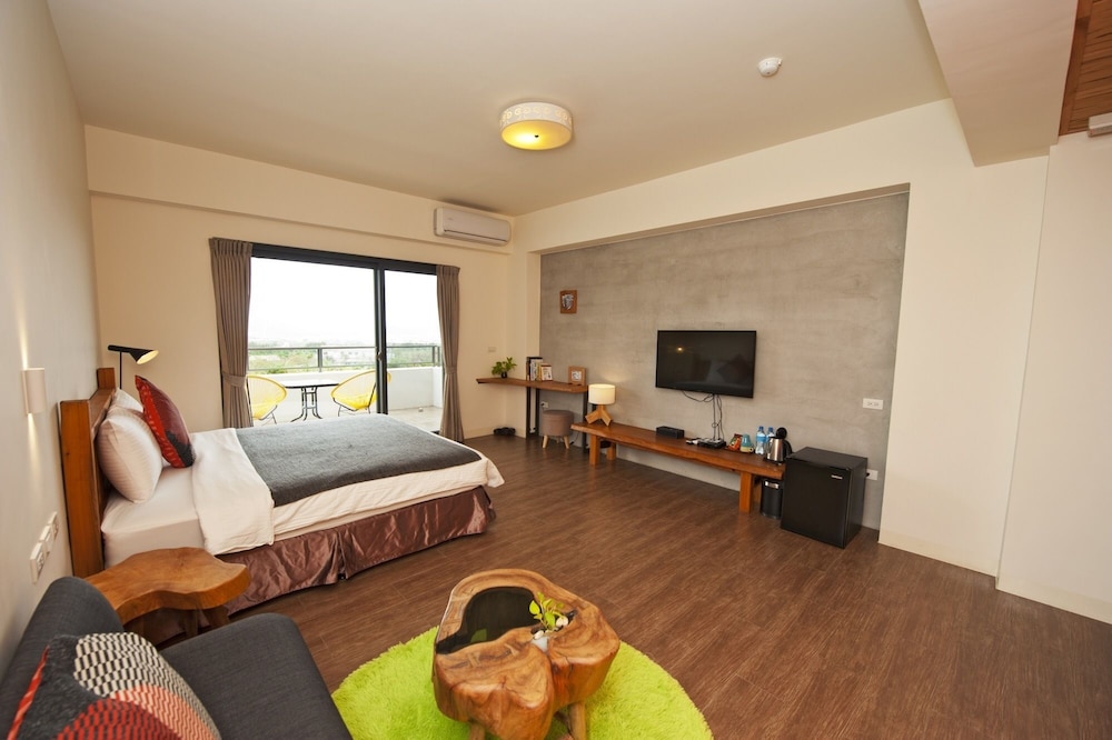 The Tree Bed and Breakfast 49/71