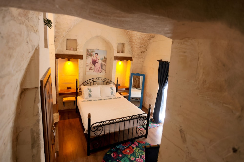 Astarte Hotel 11/50