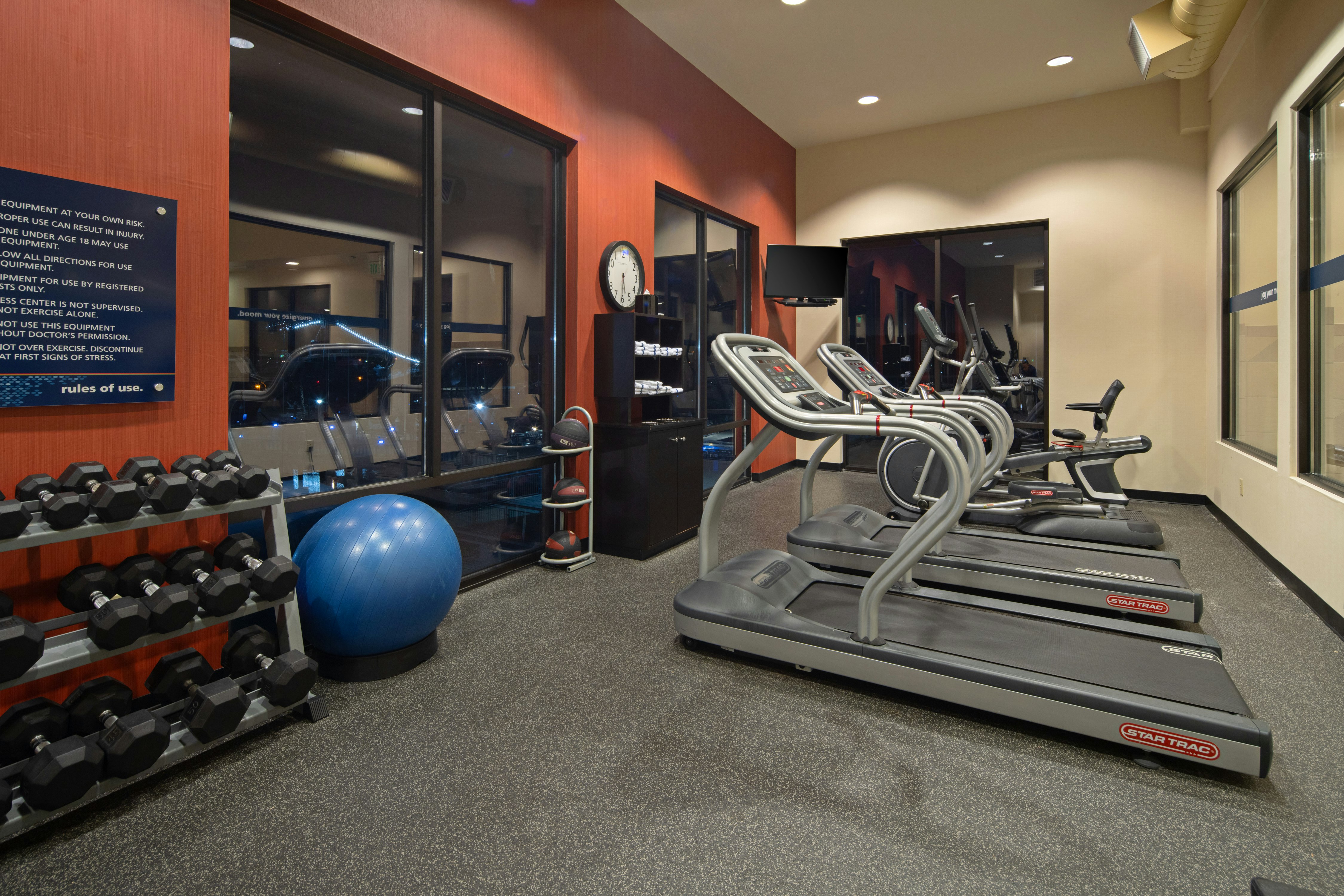 Hampton Inn Suites Bremerton 30/57
