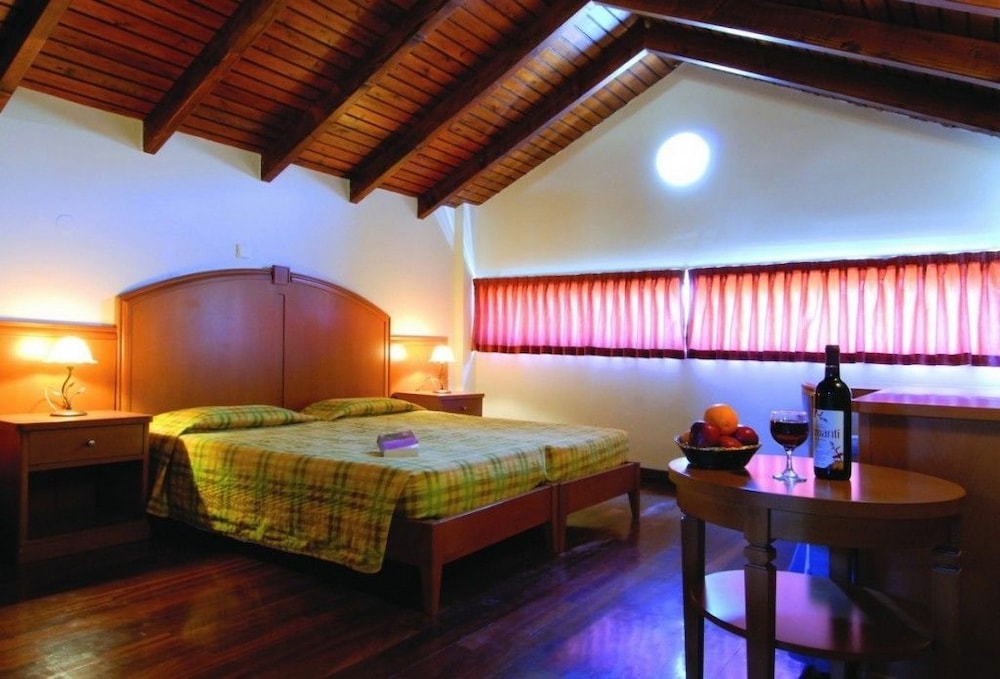 Jo-An Beach Hotel 48/93