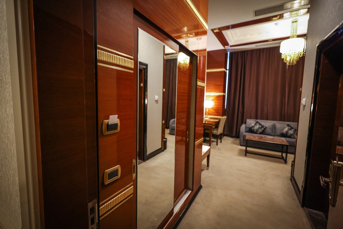 Sapphire Hotel 58/72