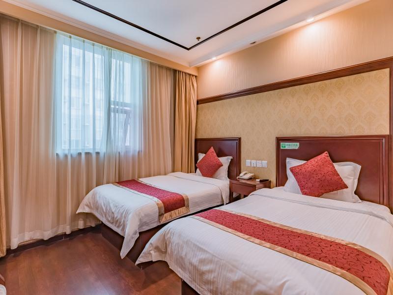 ROOM, TWIN BEDS