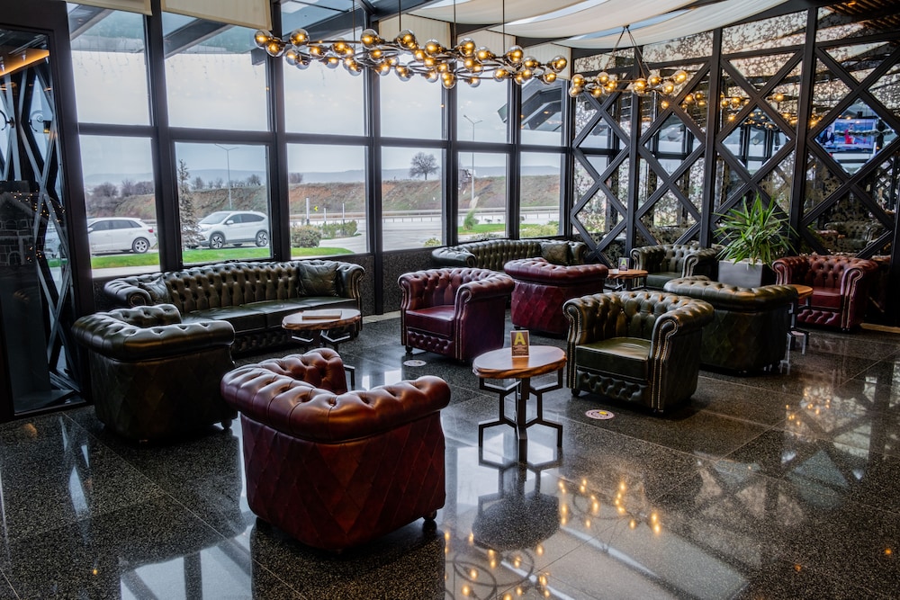 Avec Hotel 43/58