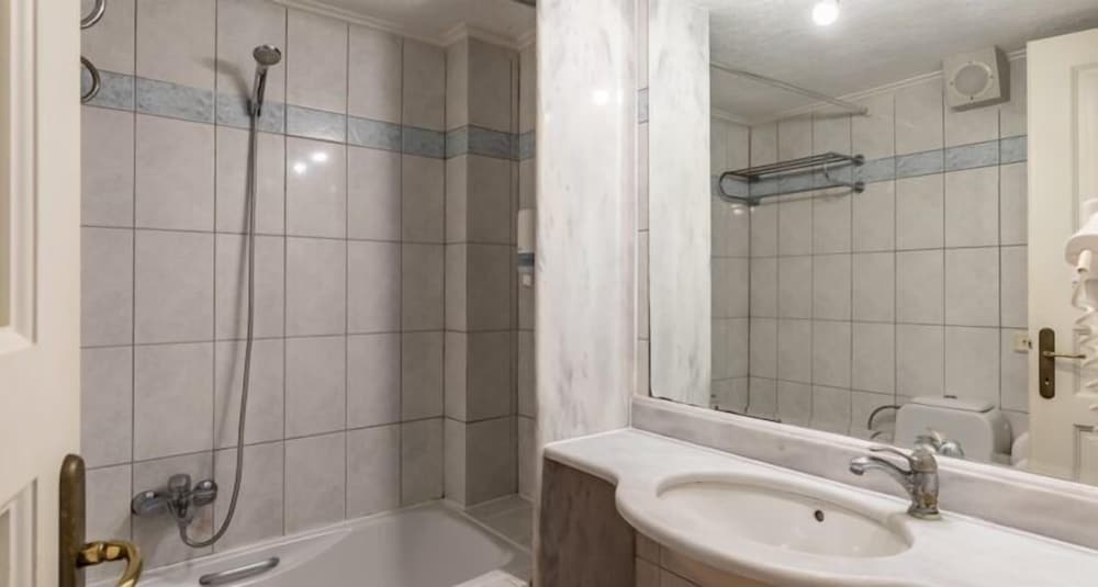 Rigas Hotel Skopelos 70/74