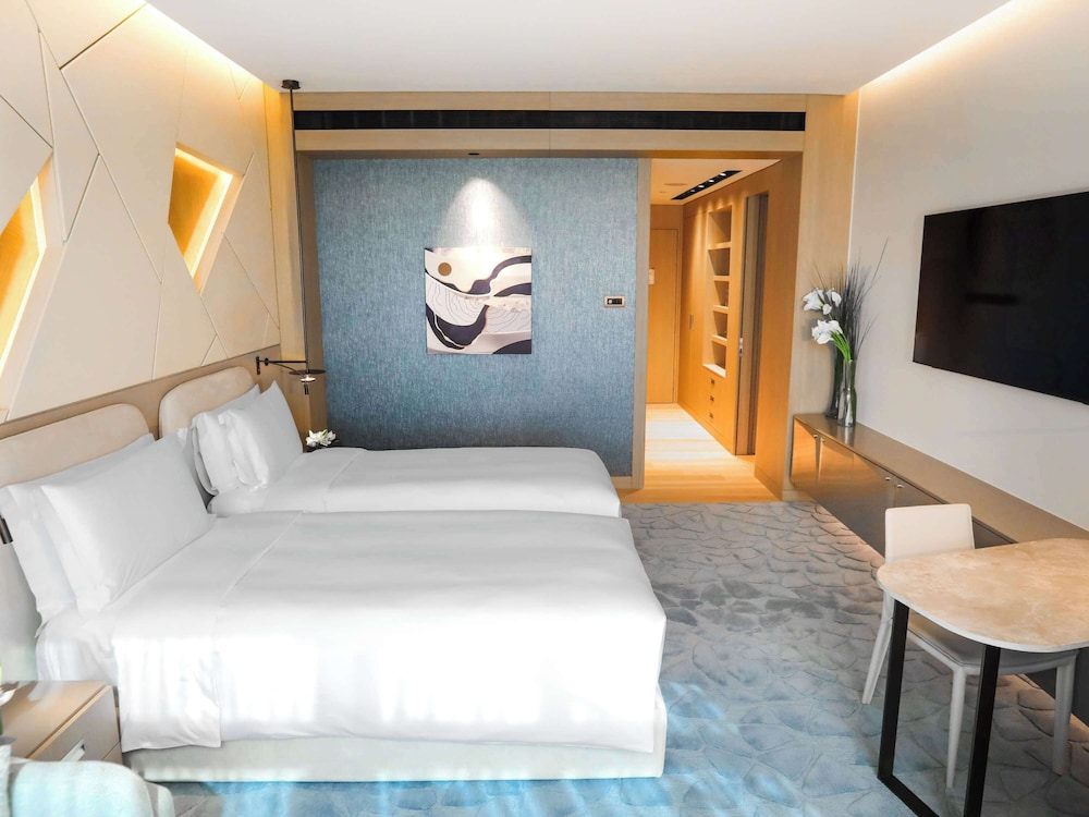 PREMIUM, TWIN BEDS, CITY VIEW