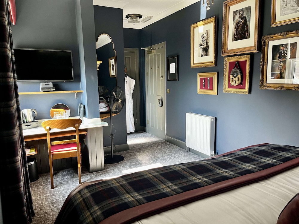 Abbotsford Hotel 28/50