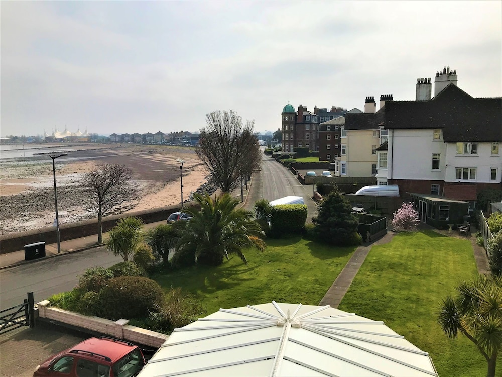 Beachside Suites 14/24