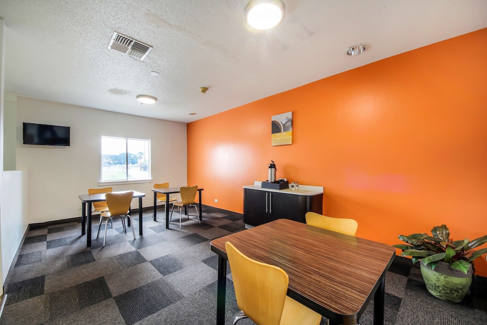 Motel6 New Braunfels, TX 35/44