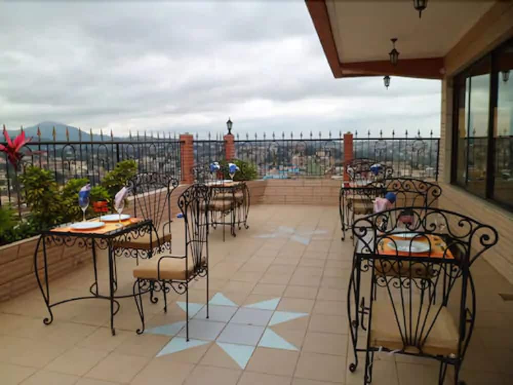Tou'Ngou Hotel 34/50