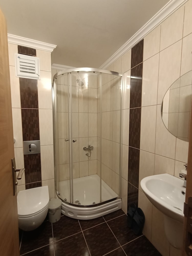 Akpinar Hotel 42/43