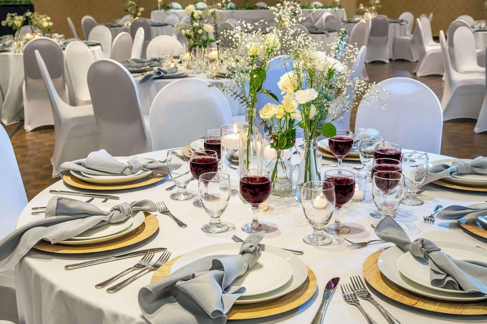 Allure Hotel & Conference Centre 31/50