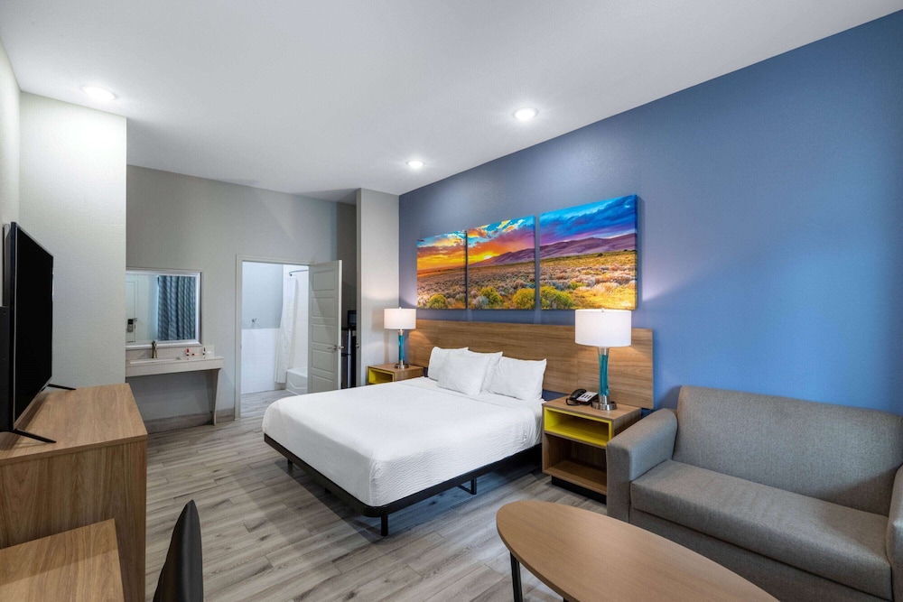 Days Inn & Suites By Wyndham Downtown/University Of Houston 14/60
