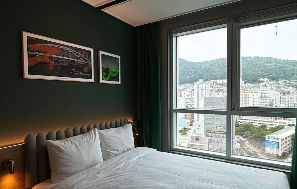 ROOM, TWIN BEDS, MOUNTAIN VIEW