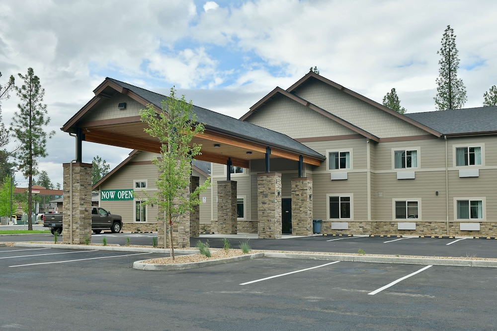 GrandStay Hotel & Suites Sisters 25/33