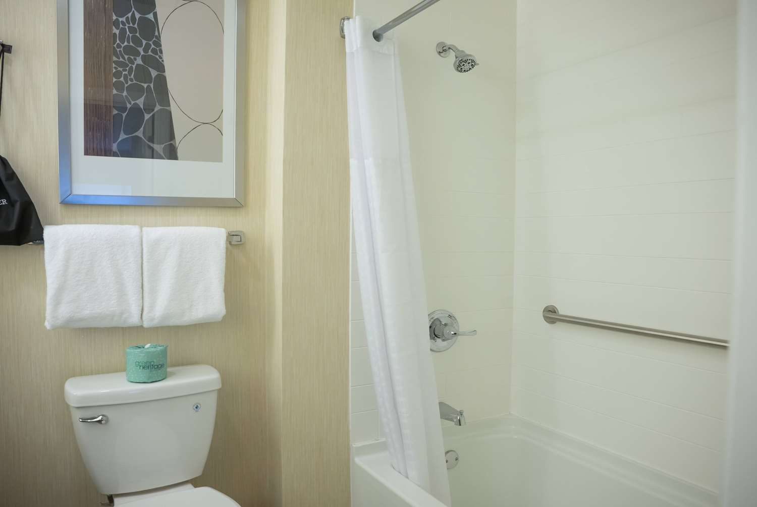 Hawthorn Suites by Wyndham Erie 34/34