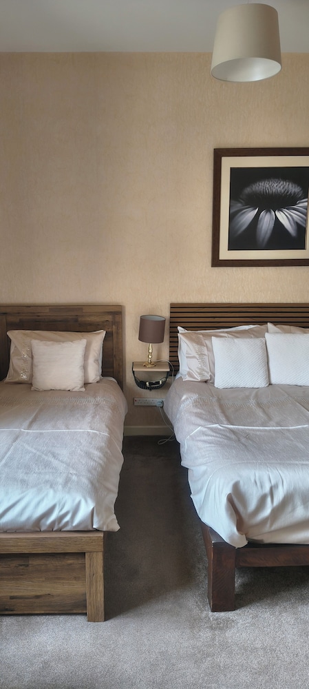 Family, 1 Double and 1 Single Bed, The Sands 7/10