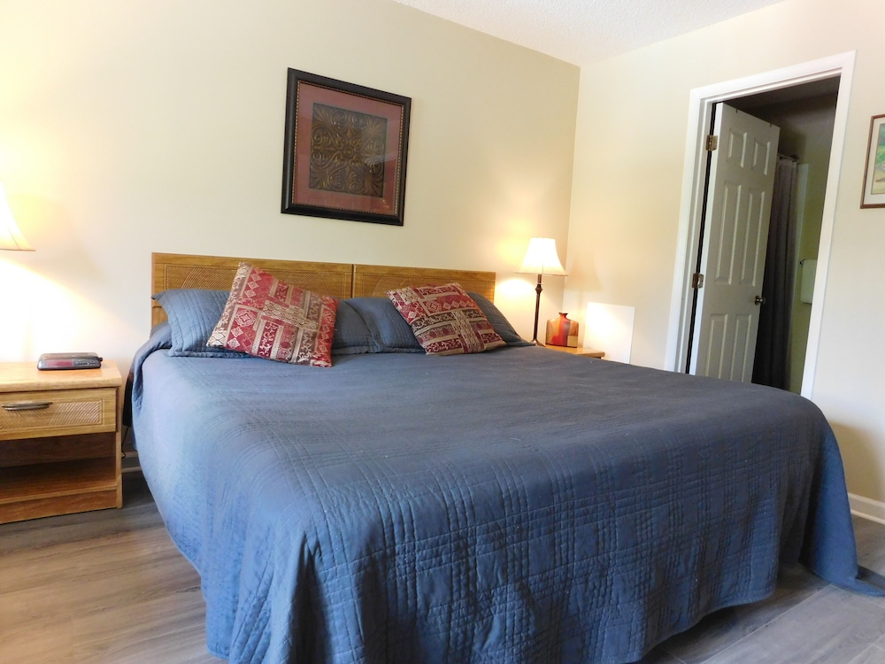 Laurel Inn Condominium 15/50