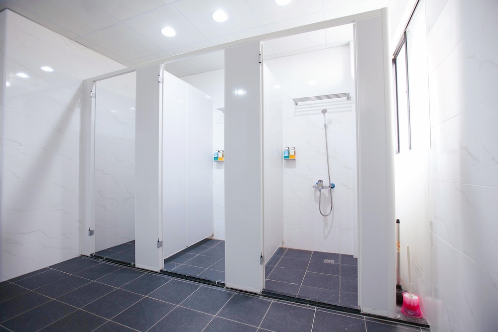 Chesdon Hostel 35/36