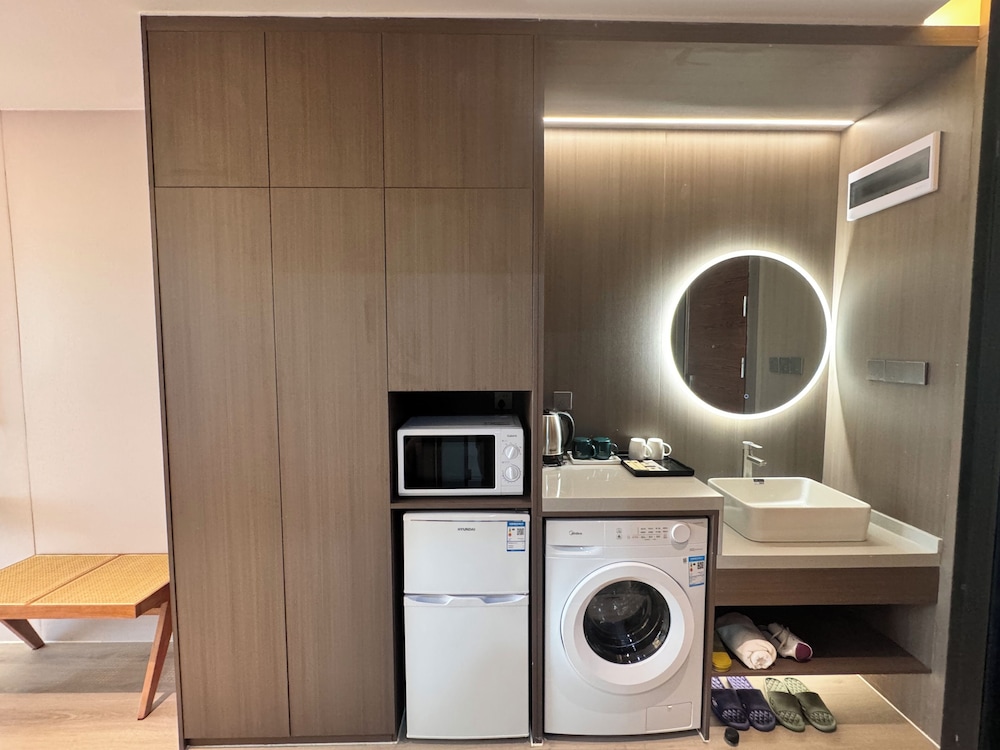 Xingyi International Hotel Poly Store 61/70