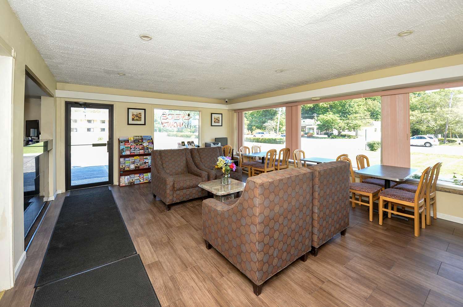 Americas Best Value Inn Central Valley 29/42