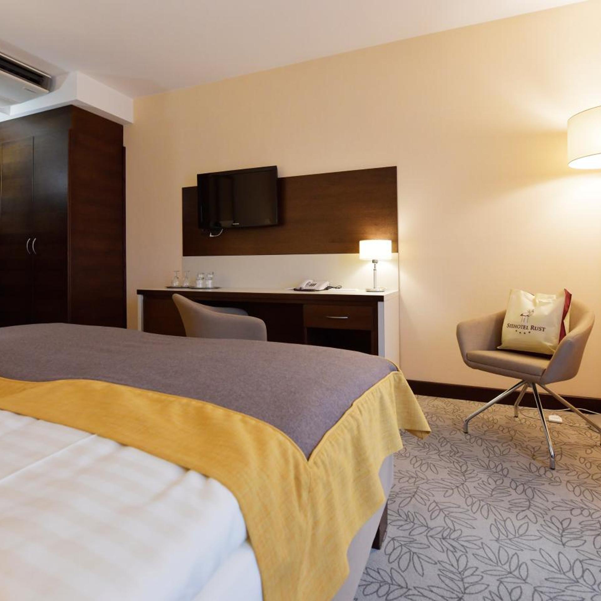 Classic, Double Bed, Balcony, Seehotel Rust 4/7