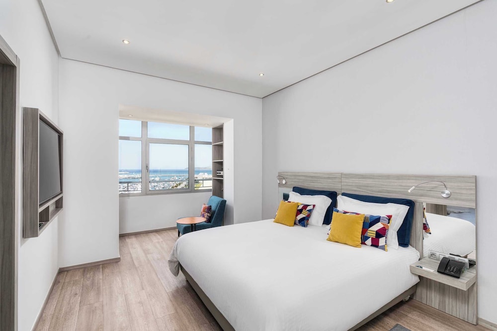 SUPERIOR, SUITE, POOL VIEW