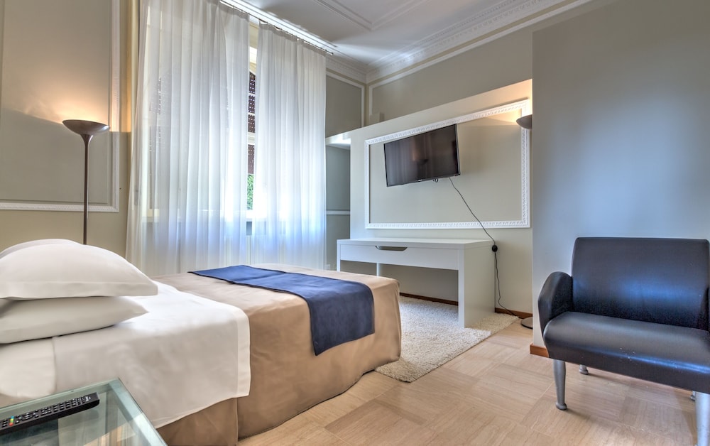 Rame Suites 11/68
