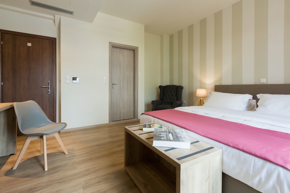 Hotel @ Syngrou Fix 12/50