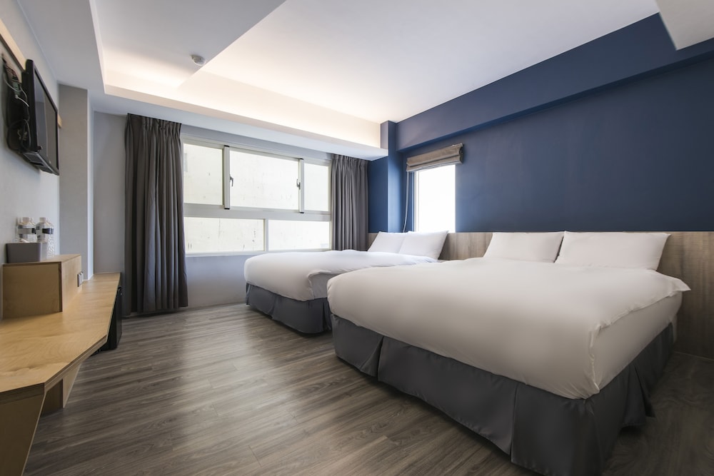 Sparrow Hotel 11/37