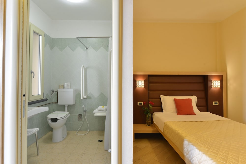 Hotel Rosignano 15/27
