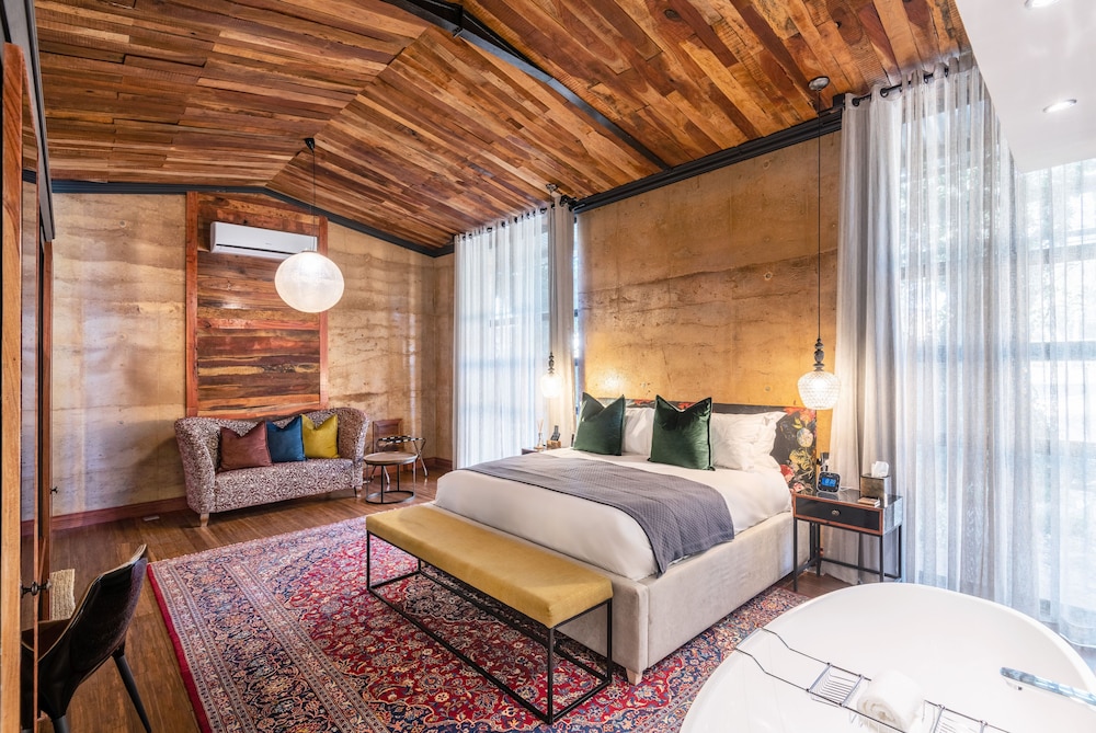 LUXURY, DOUBLE BED