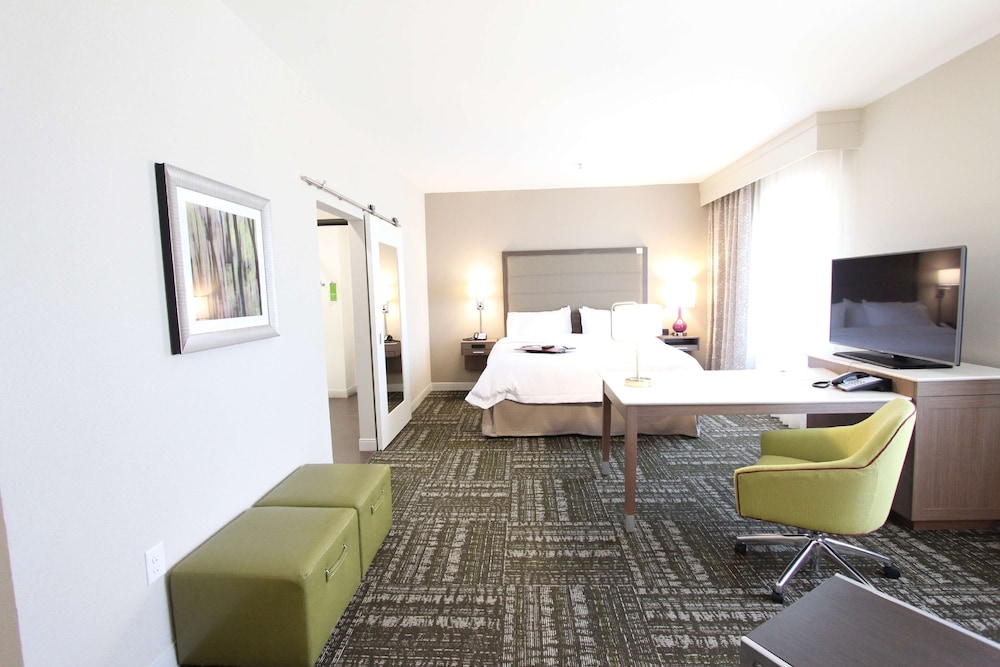 Hampton Inn Suites Dallas Market Center 16/75