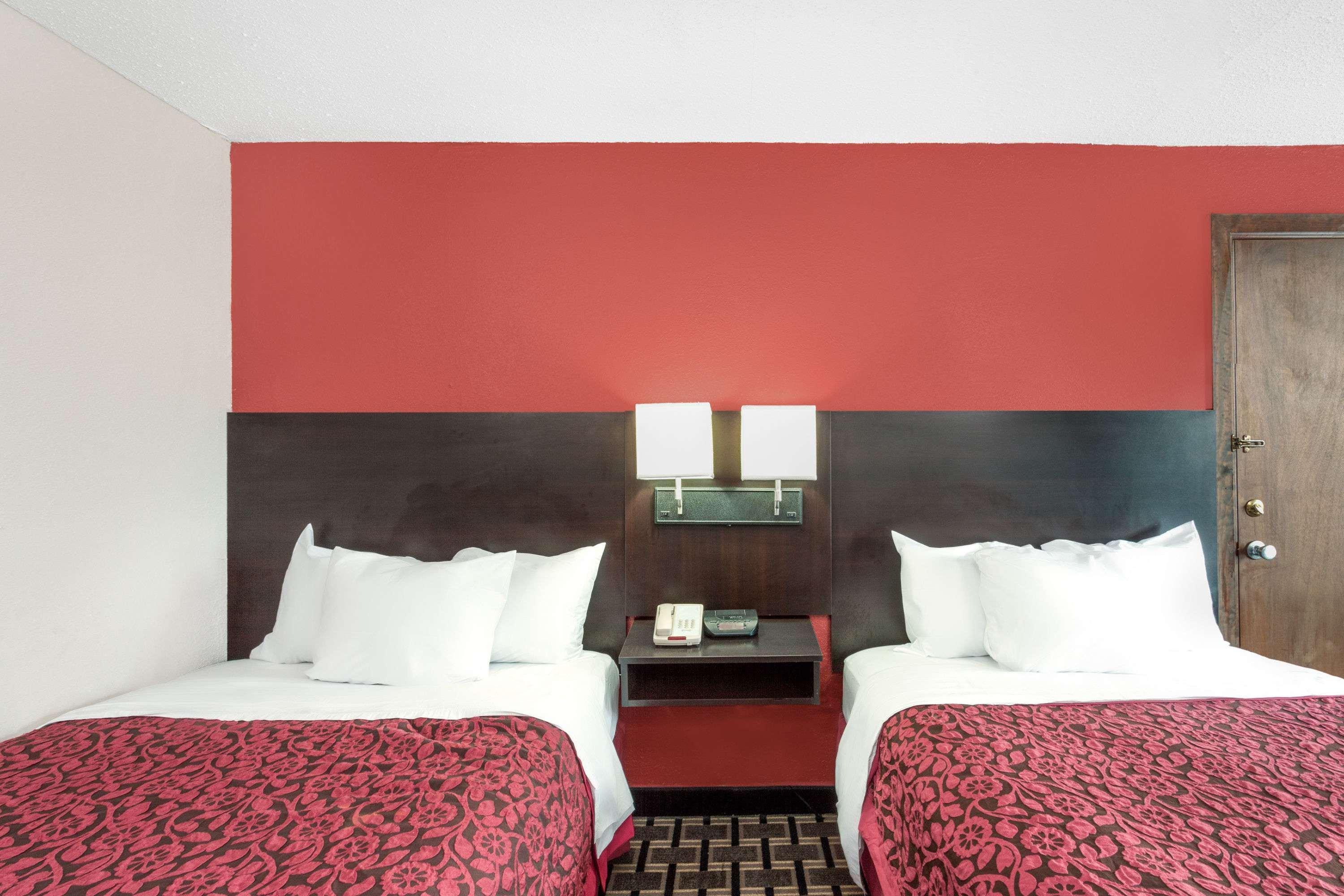 Days Inn By Wyndham Cullman 13/26
