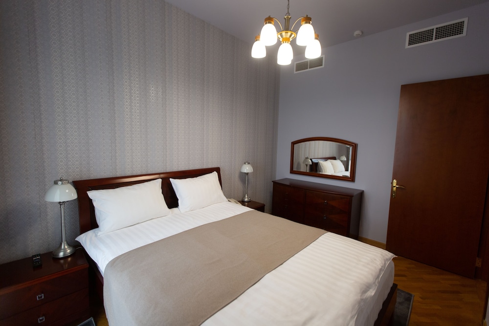 ROYAL, SUITE