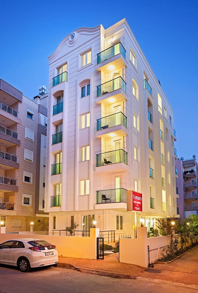 The Room Hotel & Apartments 58/63
