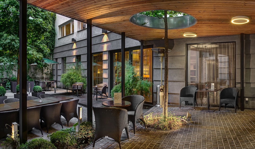 Three Crowns Hotel 46/55