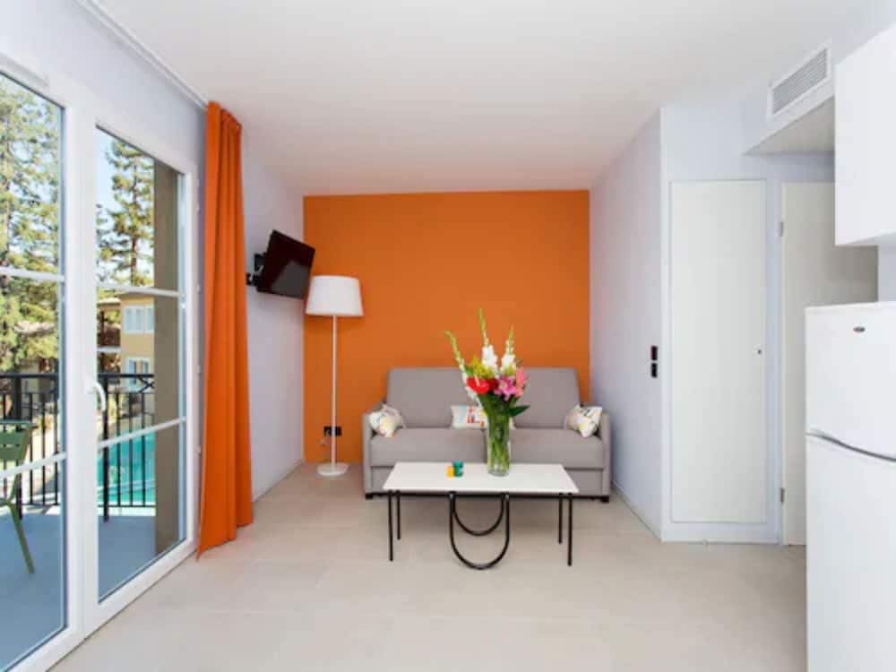 Adonis Mougins 46/54
