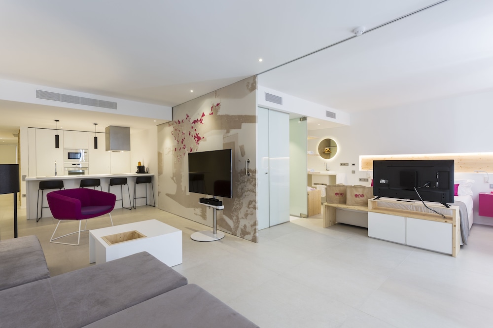 One Ibiza Suites 10/71