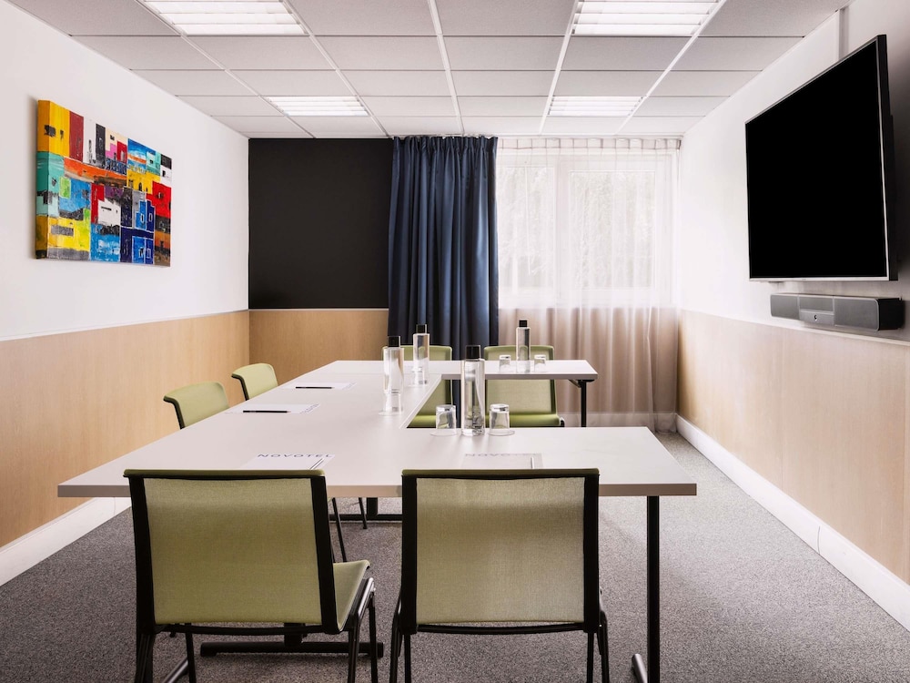 NOVOTEL RENNES ALMA 57/74
