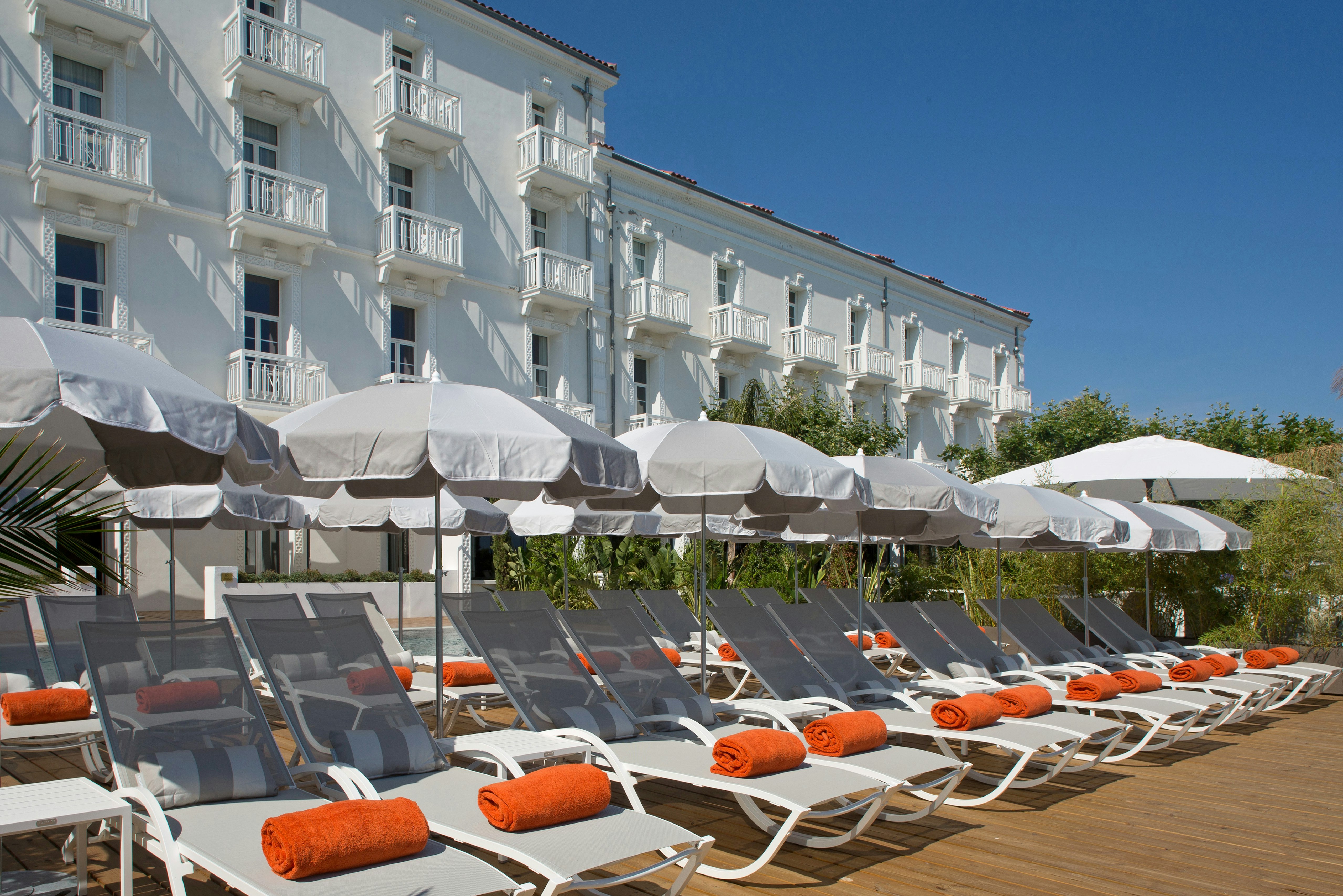 GRAND HOTEL DES SABLETTES PLAGE, CURIO COLLECTION BY HILTON 4/45